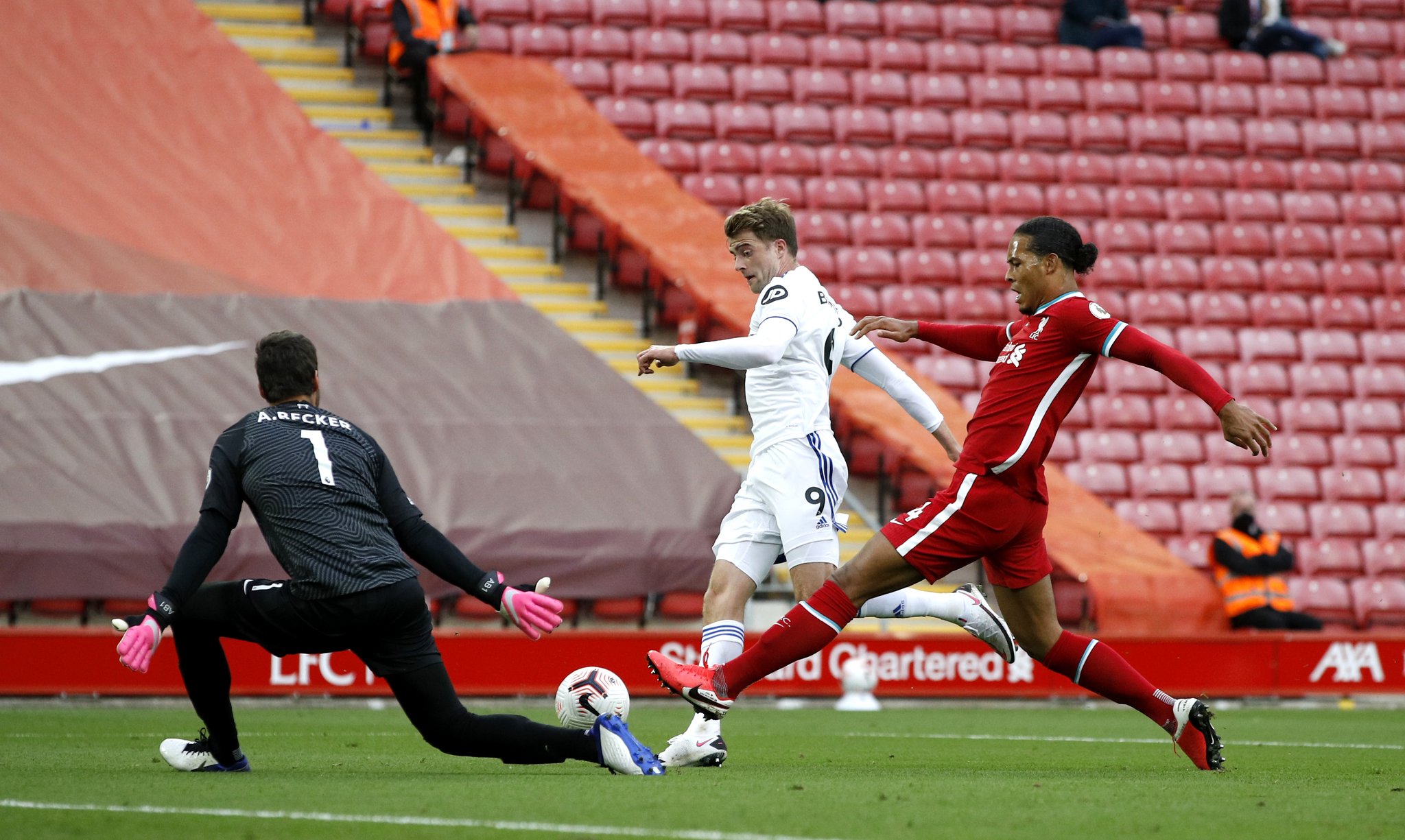 膩且移動範 膩且移動範